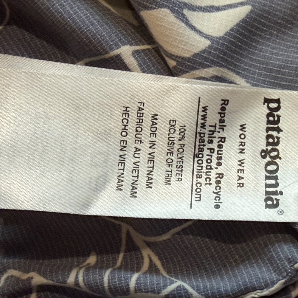 Patagonia Women's Blue and White Leaf Print Jacket - Picture 5 of 5